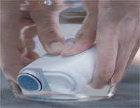 הוצאת מסנן AquaClean מהאריזה
